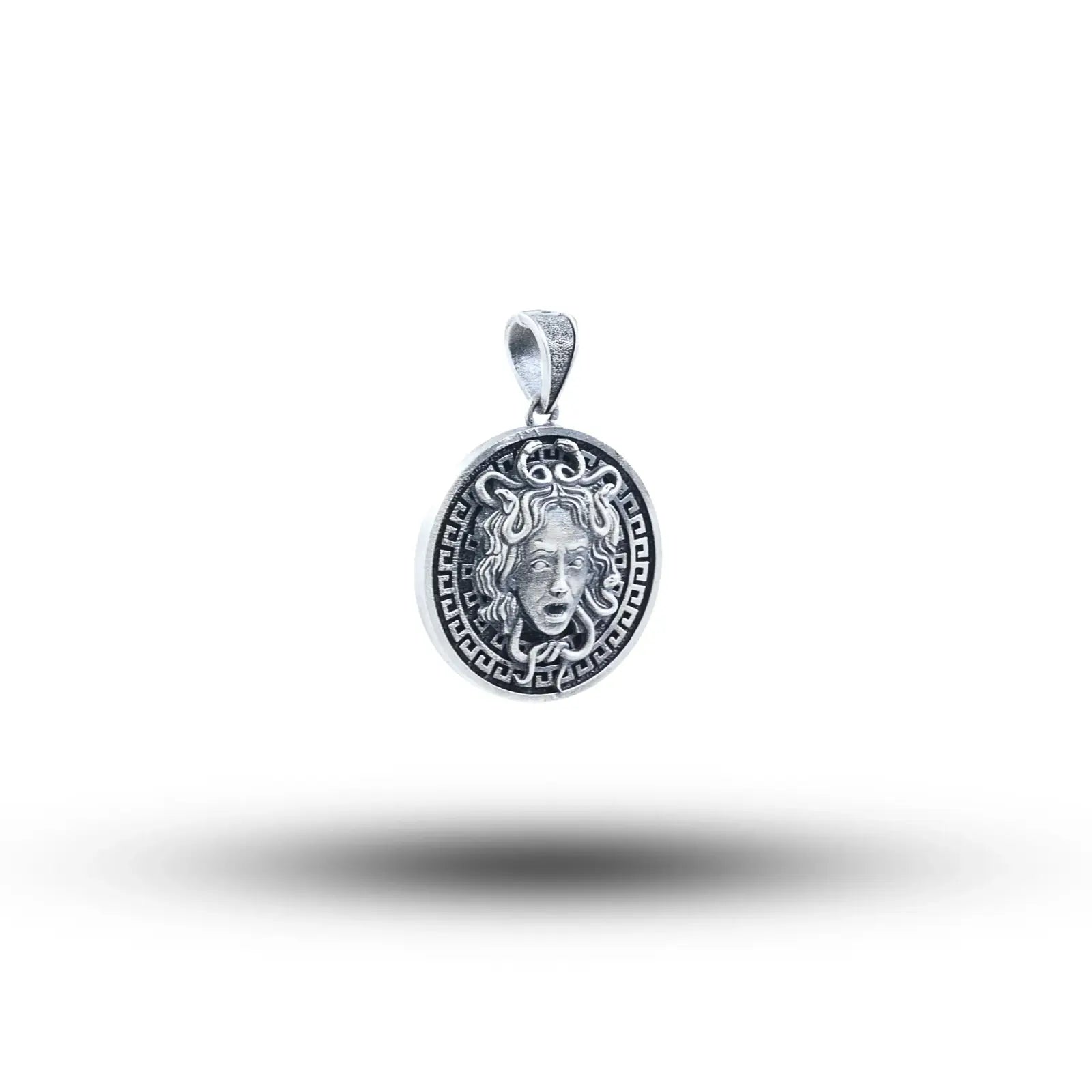 Round Medusa 925 sterling silver Pendant 01_11zon